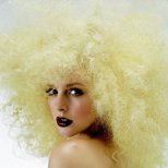 пухкава бухнала прическа