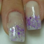 Френски маникюр с лилави парчета
