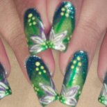 зелени нокти с декорации