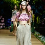 Dolce and Gabbana широк пола-панталон и къс топ