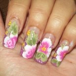Розови нокти с красиви цветя