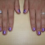 Малки нокти с виолетова основа и сърчица