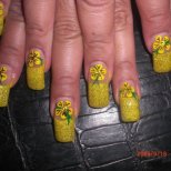 Ярко жълти нокти