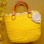 Жълта сламена чанта с плетено цвете 