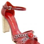 Красиви сандали с масивен ток и каишка около глезена