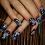 Нощен маникюр за прелъстяване