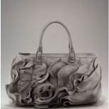 Валентино чанта тип куфарче с голямо цвете в сиво