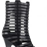 bottega veneta изрязани кожени боти