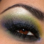 Мистериозен грим - лилаво, зелено и жълто