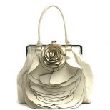 nila kisslock бяла кожена чанта със стилно голямо цвете