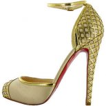 Златни обувки със красива пета