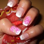 Красиви нокти с розово цвете