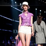 Dior 2011 къси бели панталони с кожен топ