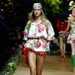 Dolce and Gabbana къси панталони каре и туника на цветя