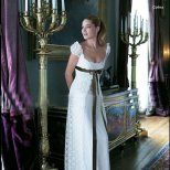 Разкошна Сватбена Рокля с Черна Панделка