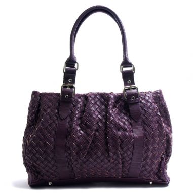 Лилава чанта с вид на плетена
