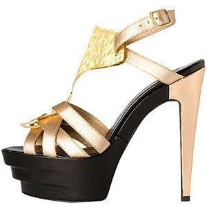Златни обувки с черна платформа