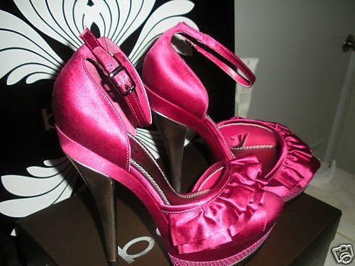 Ярко розови обувки на висок ток