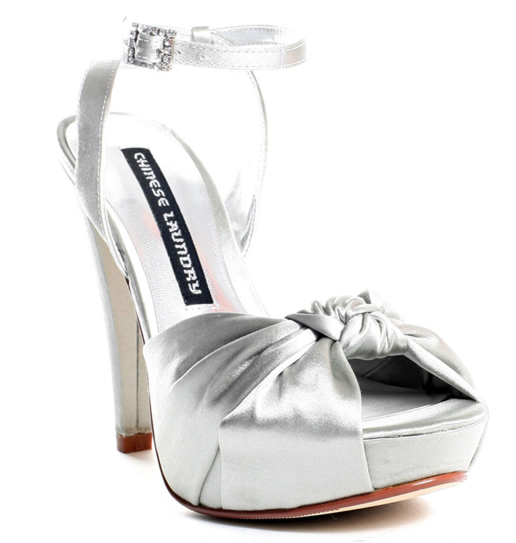Красиви бели обувки за сватба