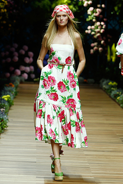 Dolce and Gabbana дълга рокля на големи цветя