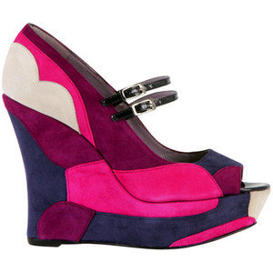 Розово, тъмно синьо, бяло и лилаво -- обувки с големи платформи