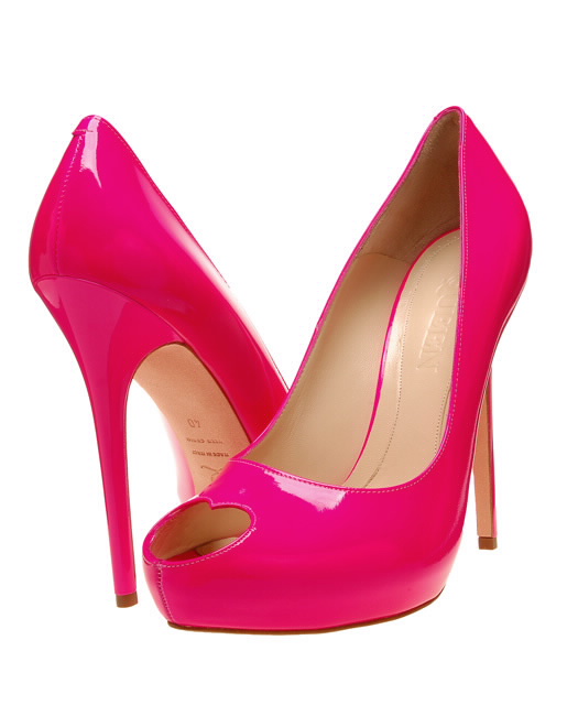 Александър Маккуин розови лачени обувки с отвор сърце