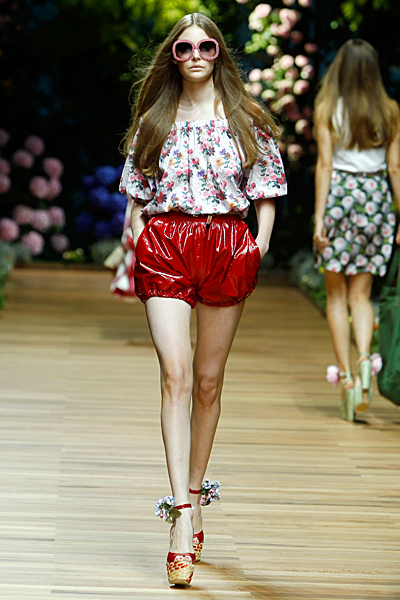 Dolce and Gabbana къси панталони намачкан лак и топ