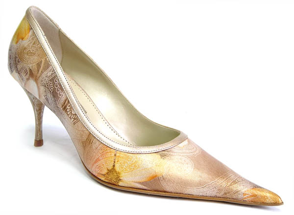 Елегантни дамски обувки в златно