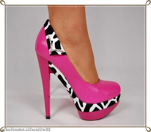 Розови обувки със зебра