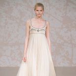 Сватбена рокля с нежна украса от камъни по деколтето с лек оттенък розово Jenny Packham Есен 2011