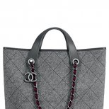 Сива текстилна голяма чанта с къси кожени дръжки и верига Chanel Есен-Зима 2011