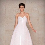 Бледо розова рокля тип принцеса с две панделки отпред  Oscar de la Renta Есен 2011