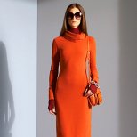 Семпла едноцветна рокля с дълъг ръкав в оранжево Предесенна колекция на Diane von Furstenberg 2011