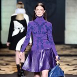 Разкроена пола и пуловер виолетов цвят Есен-Зима 2011 Versace
