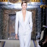 Панталон с дълго отворено сако в снежно бяло Есен-Зима 2011 Yves Saint Laurent