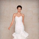 Сватбена рокля модел русалка с изчистен дизайн  Oscar de la Renta Есен 2011