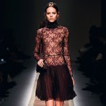 Рокля с горна част от дантела в черно Есен-Зима 2011 Valentino