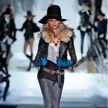 Дълга пола и късо кожено яке с пухкава яка Есен-Зима 2011 Dsquared2