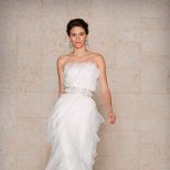 Сватбена рокля силует русалка с пластове ефирна материя  Oscar de la Renta Есен 2011