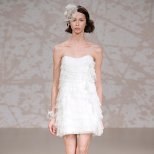 Къса сватбена рокля с напластена дантела Jenny Packham Есен 2011