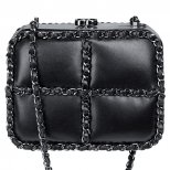 Почти квадратна парти чанта с дръжка кожа и верижка Chanel Есен-Зима 2011
