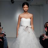 Нежна сватбена рокля с изчистен корсет Vera Wang Пролет-Лято 2012