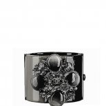 Голяма черна лъскава гривна с цвете от сребро и черни камъни Chanel за есен и зима 2011