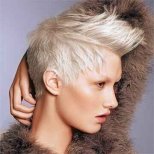 Къса вдигната руса коса 2011