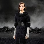 Черно палто до коляно с колан на кръста Есен-Зима 2011 Chanel