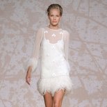 Къса сватбена рокля с пера Jenny Packham Есен 2011