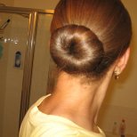 Готово! Имаме кок на средна дължина коса