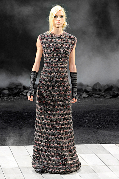 Дълга рокля с деколте по врата Есен-Зима 2011 Chanel