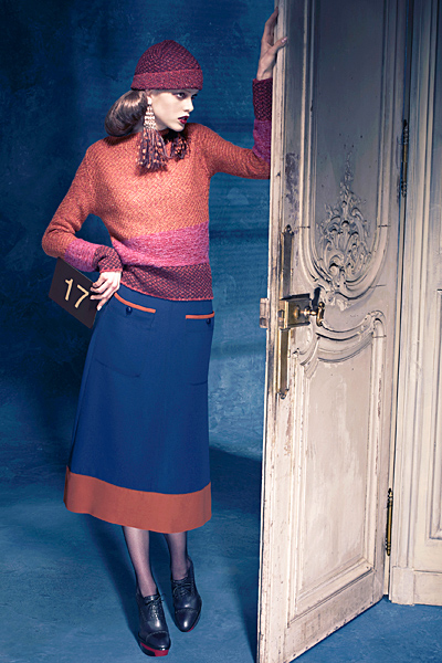 Пола и пуловер Предесенна колекция на louis vuitton за 2011