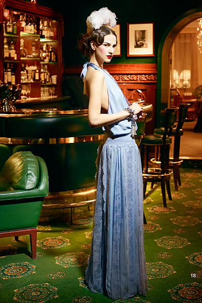 Дълга рокля с гол гръб Предесенна колекция на dior за 2011